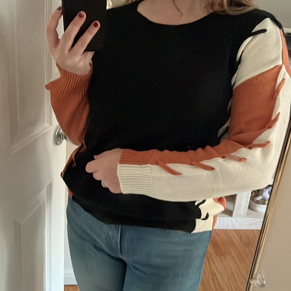 Contrast Panel Pullover Sweater - Picture 7 of 9